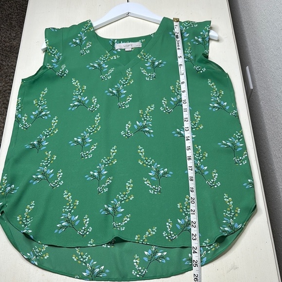 LOFT V Neck Flutter Sleeve Green Floral Blouse Size MP - Picture 10 of 11
